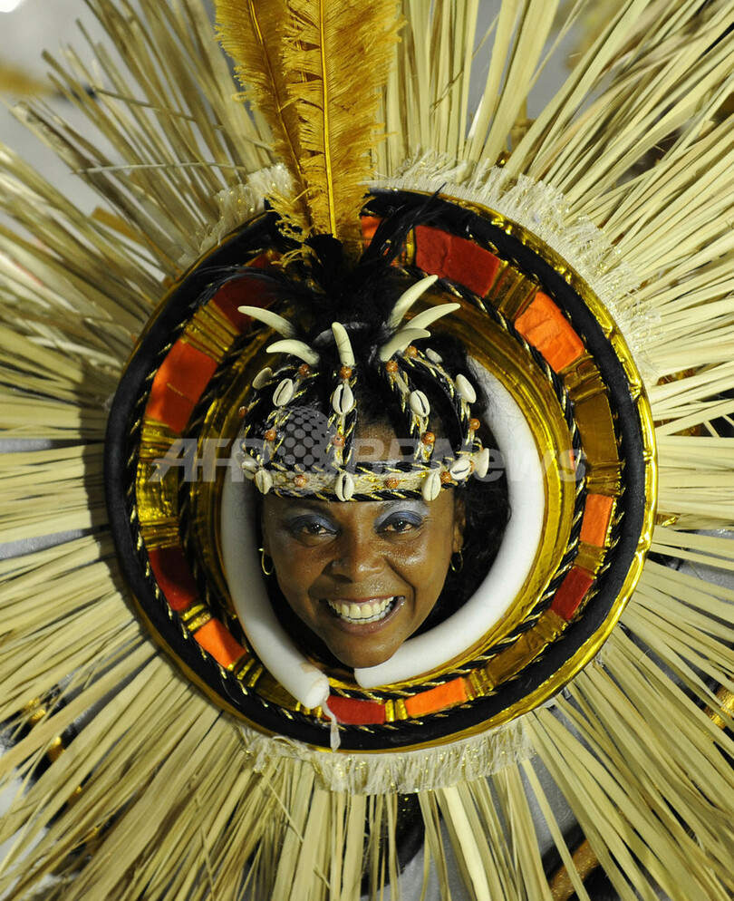 リオのカーニバル、昼夜サンバを踊り続ける人びと ブラジル