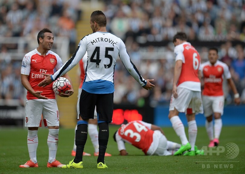 アーセナル、コロッチーニのオウンゴールに救われる 退場者を出したニューカッスルに辛勝