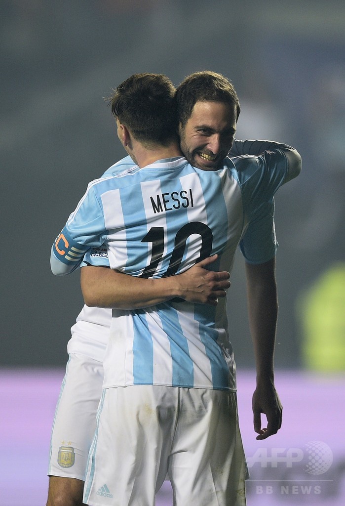 アルゼンチンが6得点を奪い決勝へ、メッシは無得点も輝き放つ