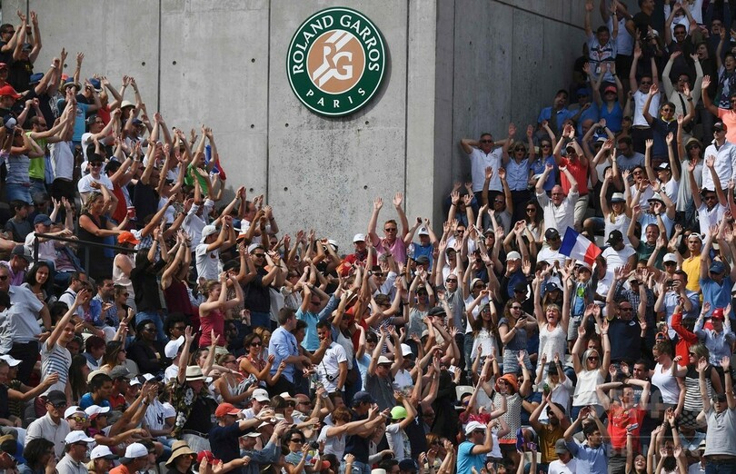 前回女王ムグルサが涙、全仏OPの「敬意欠く」観客に嘆き