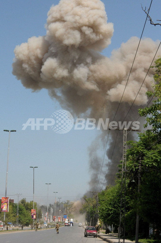 パキスタン・ペシャワル、米国領事館そばで爆発数回 銃撃も