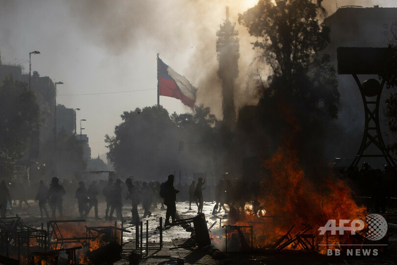 チリ、内閣改造後もデモ隊と治安部隊衝突