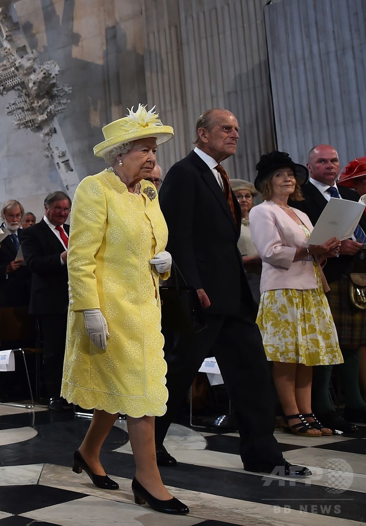 エリザベス女王とフィリップ殿下、仲良く誕生日をお祝い