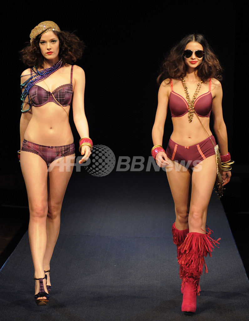 NYでランジェリーファッションショー