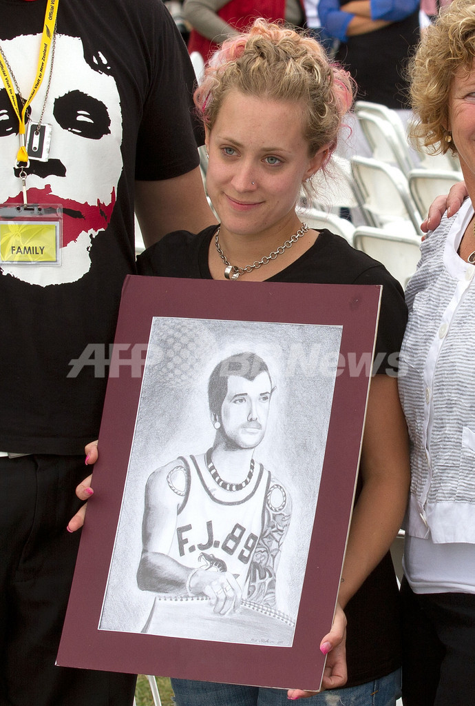 NZ地震から1年、追悼式典に6万人が参列 ニュージーランド