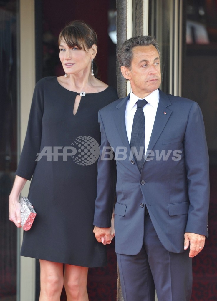 カーラ仏大統領夫人の妊娠、決定的に