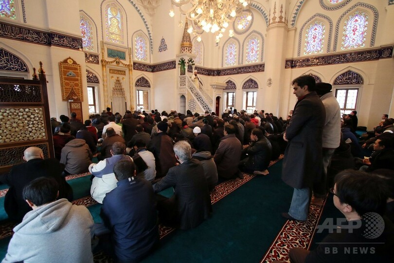 都内モスク、イスラム教徒数百人が後藤さんの解放を祈る