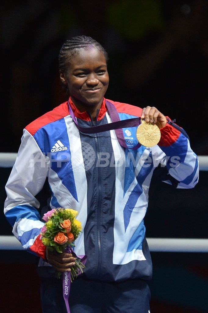 英国のアダムズが女子ボクシング初の五輪金メダルを獲得