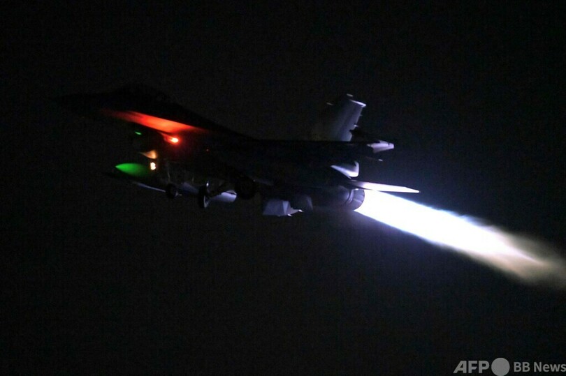 台湾、最新鋭戦闘機を誇示 中国軍の大規模演習受け
