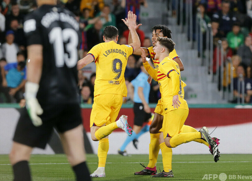 バルサ、レワンドフスキ2得点などで快勝 セビージャも貴重な白星