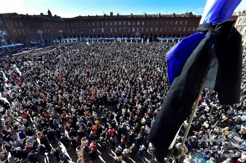 仏の教師殺害、保護者が事件前に容疑者と接触