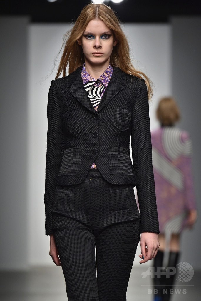 サイケデリックな時計柄プリントに注目、「カレン ウォーカー」15/16年秋冬