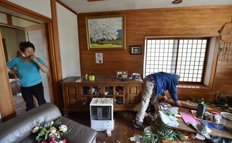 熊本地震、懸命の救助活動続く 負傷者860人以上