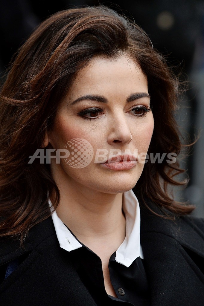 英人気料理研究家N・ローソン氏、麻薬の使用認める