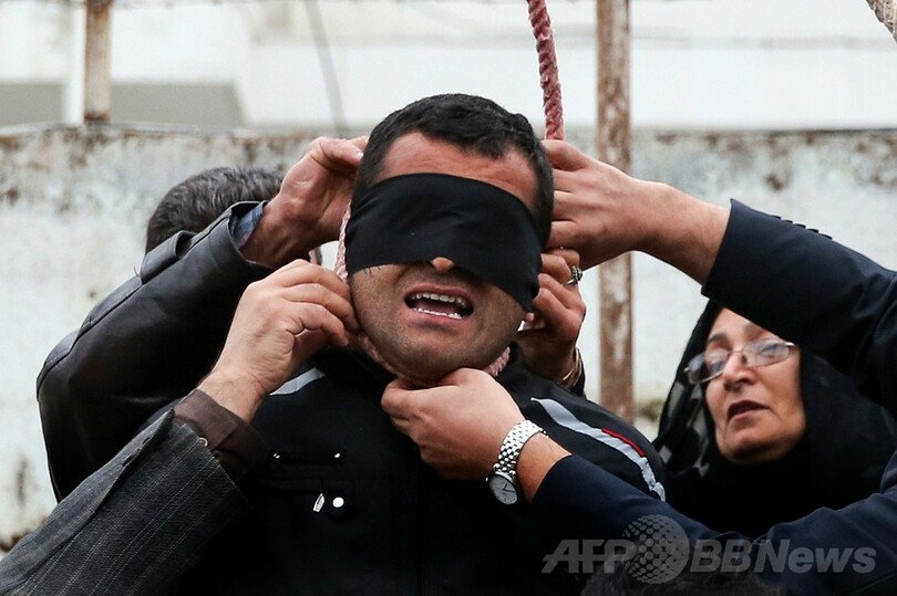 息子を殺された母親、執行直前の死刑囚を免罪 イラン