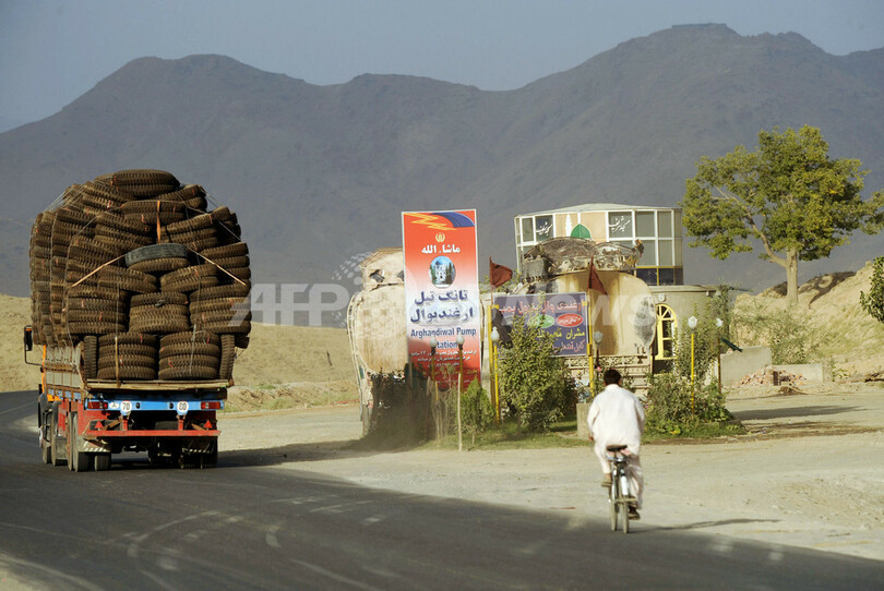 アフガニスタン、死のロード「高速1号線」を行く AFP記者体験記