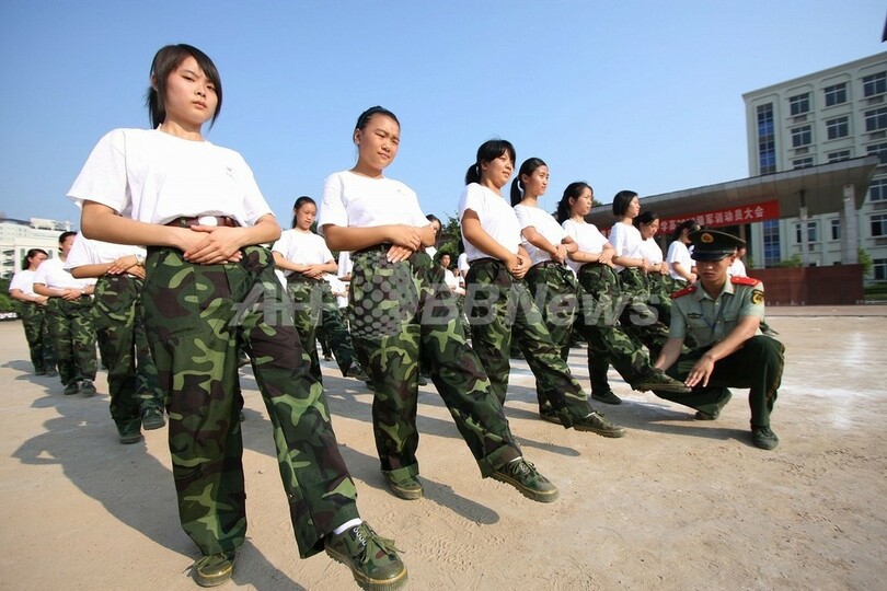 高校生が軍隊式訓練キャンプに参加 中国・重慶