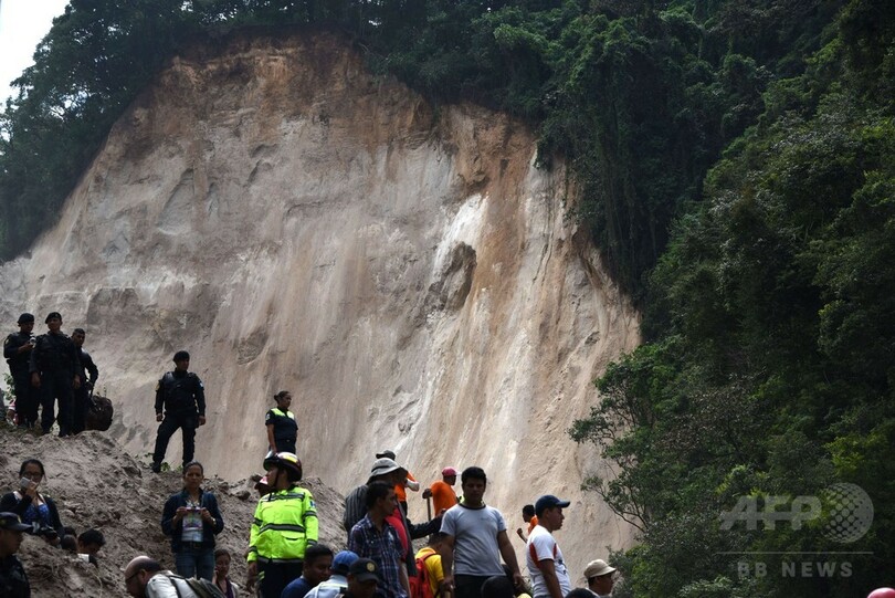 グアテマラ首都近郊の地滑り、死者69人に 依然300人不明