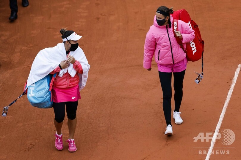 「ばかげた」寒さにアザレンカ怒り、不穏な開幕迎えた全仏OP