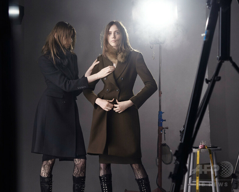 「ユニクロ」、カリーヌ･ロワトフェルドとコラボ新作