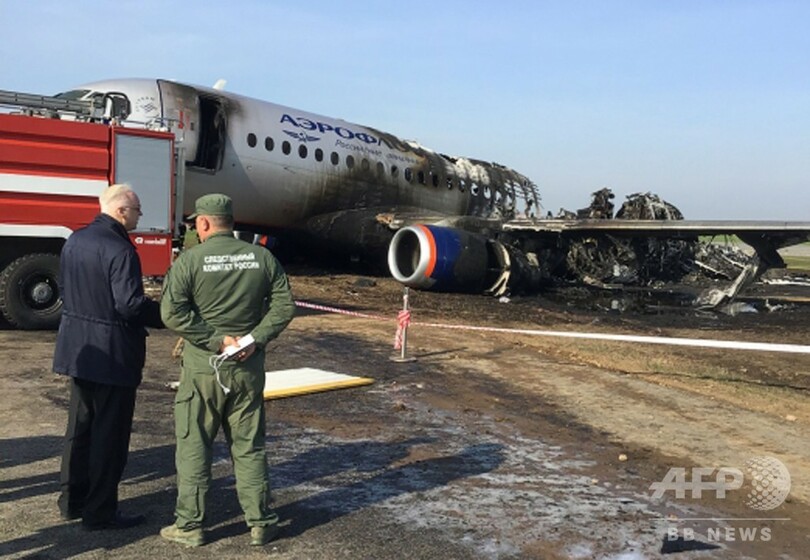 ロシア旅客機炎上、緊急着陸は落雷が原因 操縦士が説明