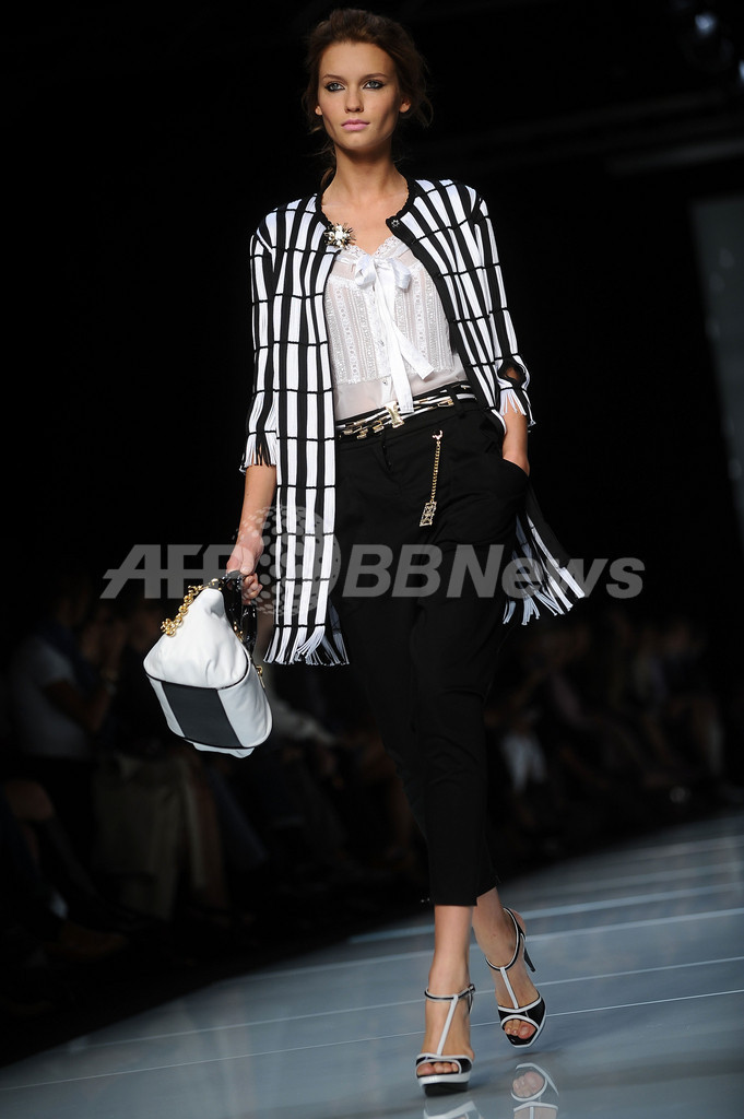 ＜10年春夏ミラノ・コレクション＞ロッコ バロッコ、新作を発表