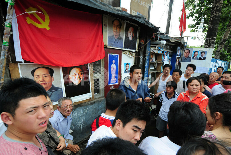 北京・一等地の小さな家、立ち退き拒む家族が「闘争のシンボル」に