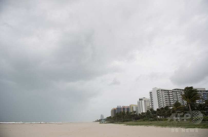 ハリケーン「イルマ」接近の米マイアミ、ゴーストタウン化 勢力は再びカテゴリー4に