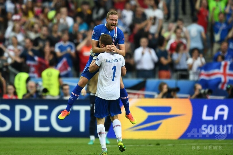 16強のアイスランドDF「親友と手にした成功は格別」、共同監督は「国民の祝祭日に」