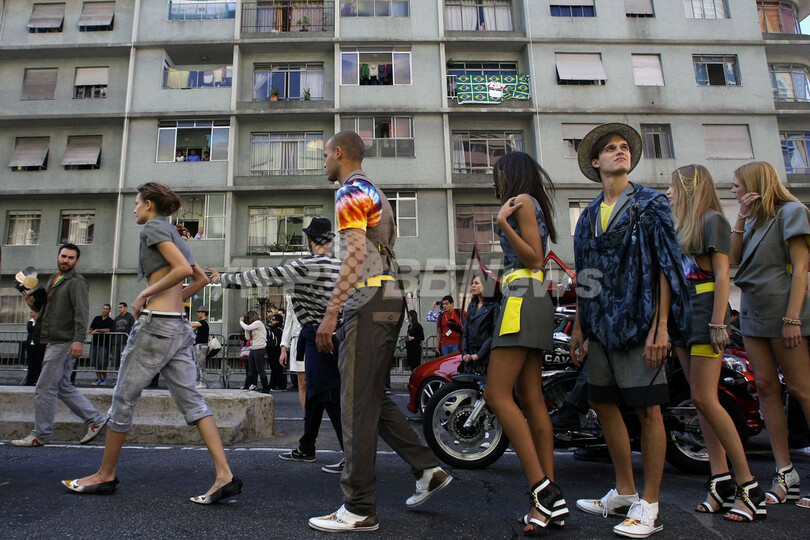 ＜10年春夏サンパウロ・コレクション＞カヴァレラ、ファビア・ベルセックら新作を発表