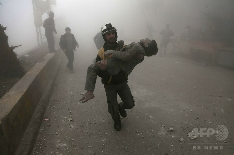 空爆で子どもら24人死亡 シリア首都近郊の反体制派地域