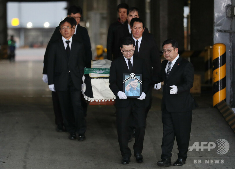 韓国登山隊が無言の帰国、ネパールで遭難 19日に合同葬