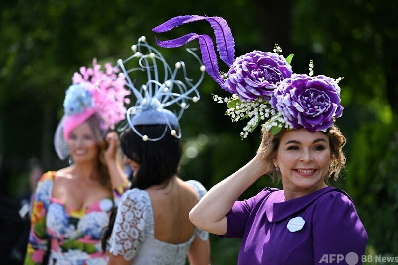 伝統競馬ロイヤルアスコット 色鮮やかな帽子も見どころ