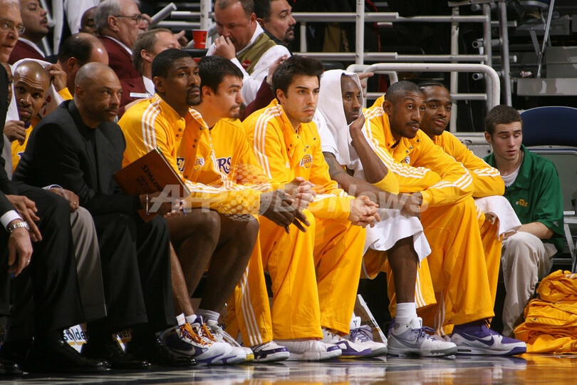 ジャズ レイカーズの連勝を11で止める