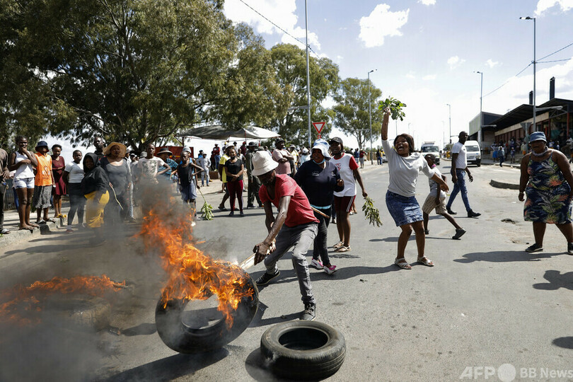 暴徒によるリンチ殺人、7人の焼死体発見 南ア