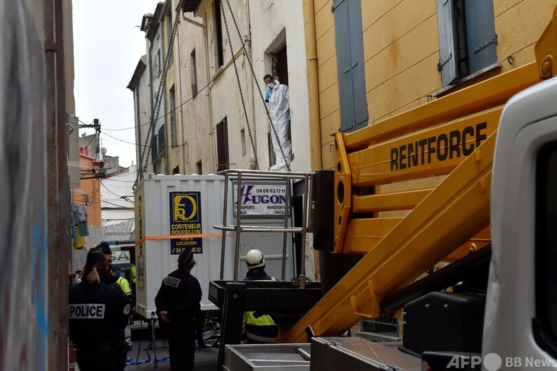 体重300キロ、自宅で身動き取れなくなった仏男性を救助 クレーンも投入