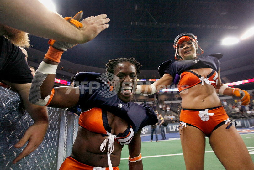 下着姿の「ランジェリーフットボールリーグ」、米国で開幕