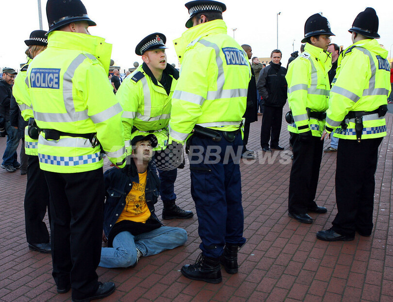 ＜サッカー 欧州チャンピオンズリーグ＞マンチェスター・ユナイテッドvsASローマ戦を前にスタジアム周辺で再び衝突が発生 - 英国