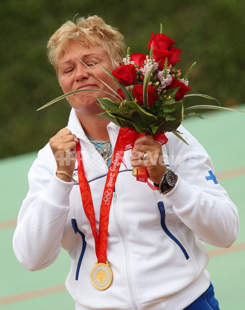 マケラヌメラ 女子クレー・トラップ五輪新記録で金メダル獲得