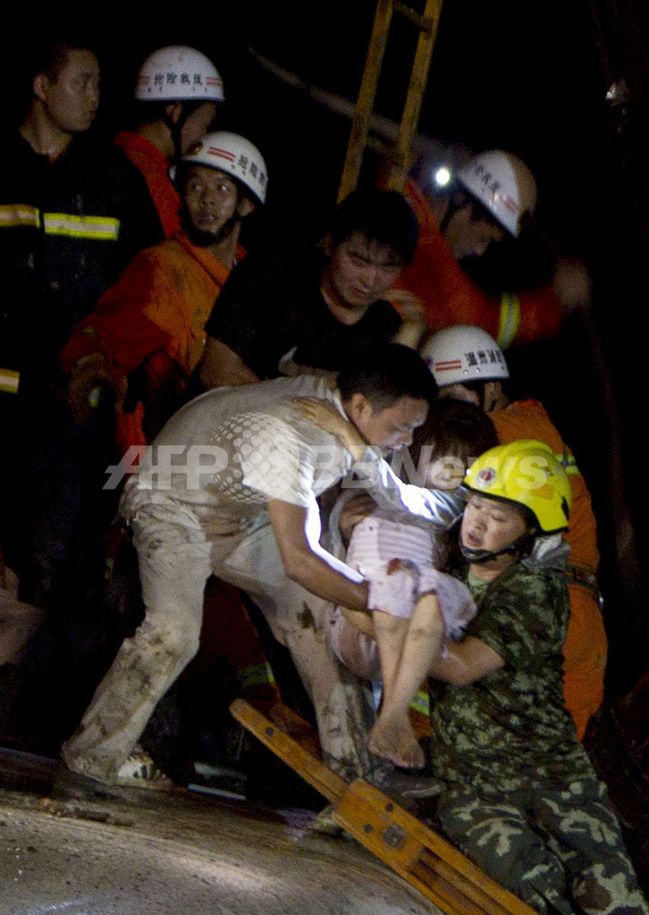 中国で高速鉄道事故、33人死亡