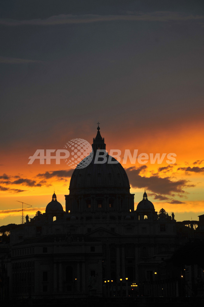 サンピエトロ大聖堂に沈む夕日、バチカン市国