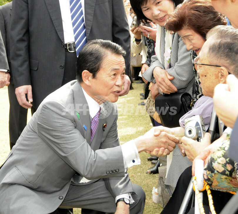 麻生首相が「桜を見る会」主催、AKB48ら参加