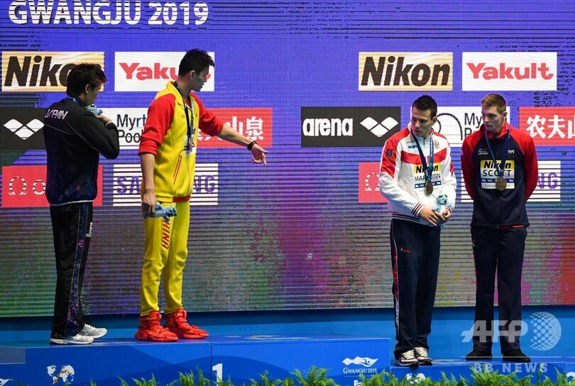 孫楊と英選手が表彰式で一触即発、FINAが両者に警告 世界水泳