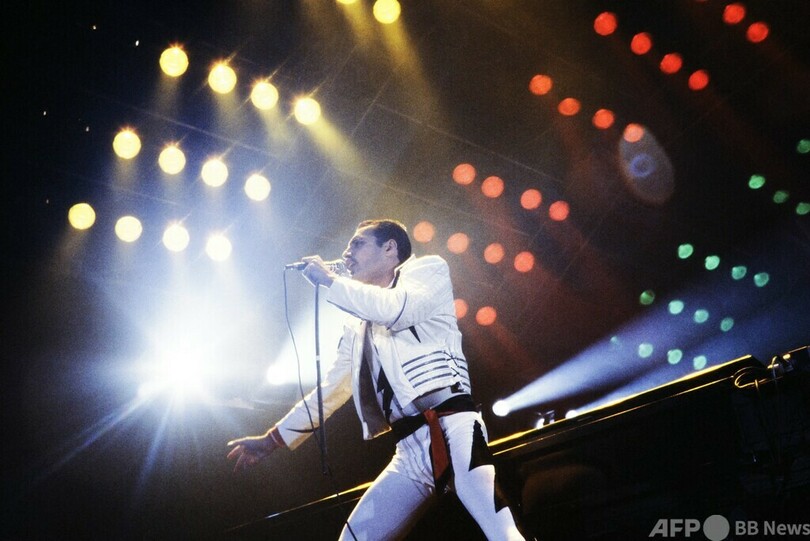 F・マーキュリーさんゆかりの品約60点、総額22億円超で落札