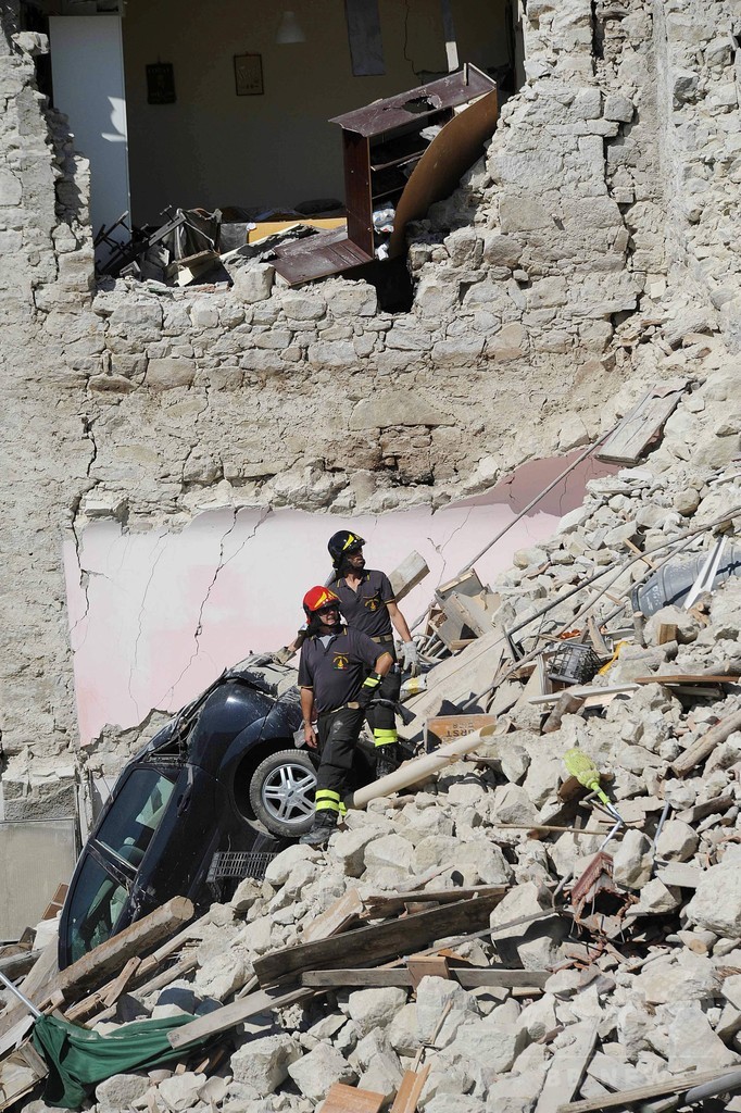 イタリア中部地震、死者278人に 非常事態宣言