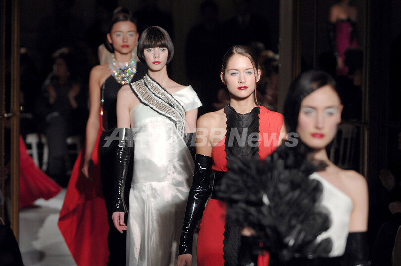 ＜07年春夏パリ・オートクチュールコレクション＞ドミニク・シロー、新作を発表 - フランス