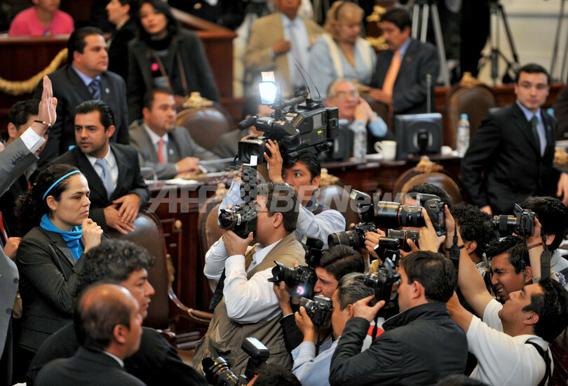 メキシコ市、同性婚認める 中南米では初