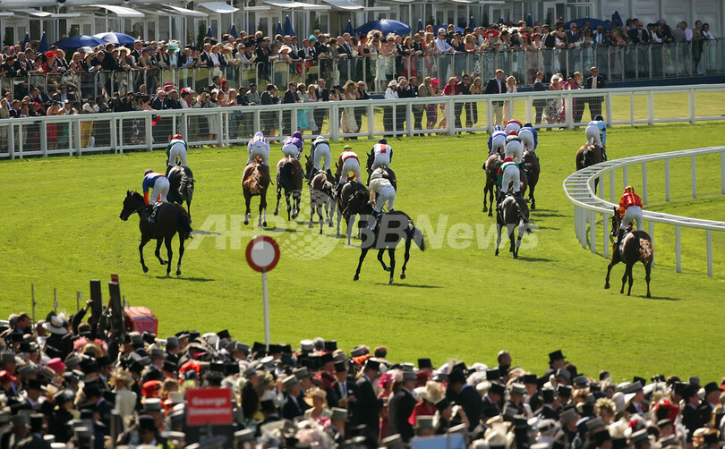 英国最大の競馬レース、ロイヤルアスコットのレディースデー