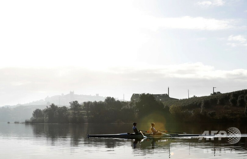 医者になるか現役続行か？ 五輪延期で人生の選択迫られる英ボート選手