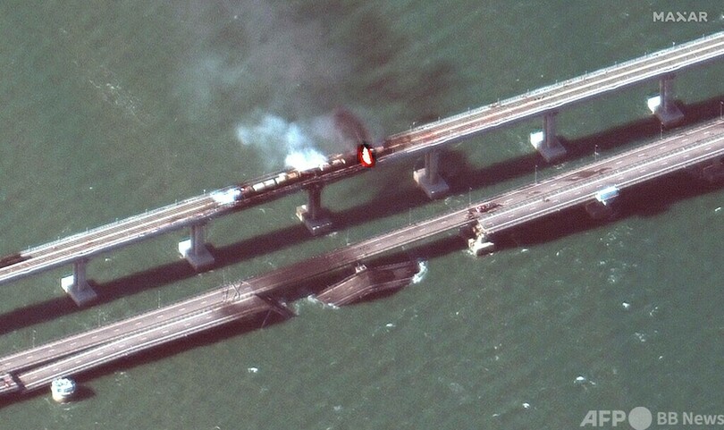 爆発のクリミア橋、通行再開 ウクライナ顧問は「ロシア関与」示唆